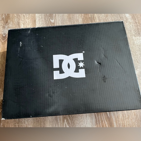 New with Box DC snow boarding boarding boots. Sz 8.5 - Picture 4 of 4